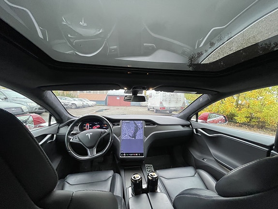 Tesla Model S 16 of 28