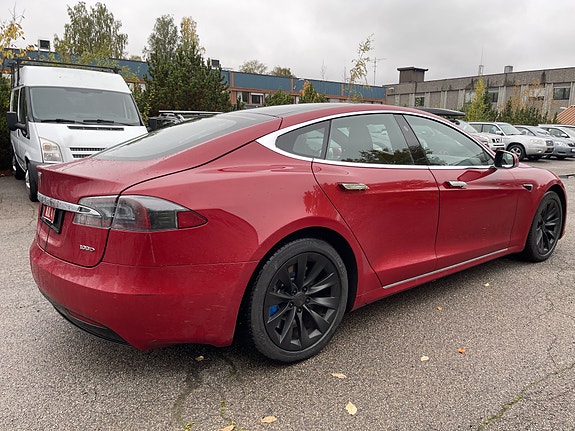 Tesla Model S 2 of 28