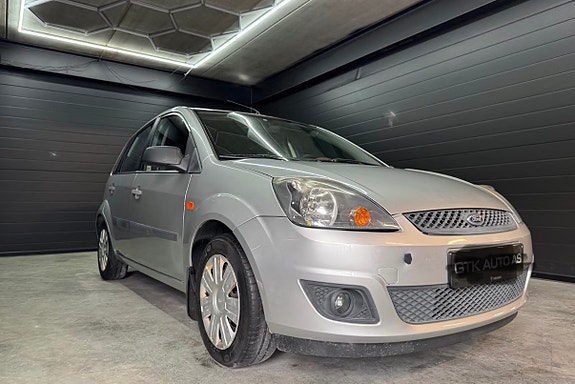 Ford Fiesta 2 of 3