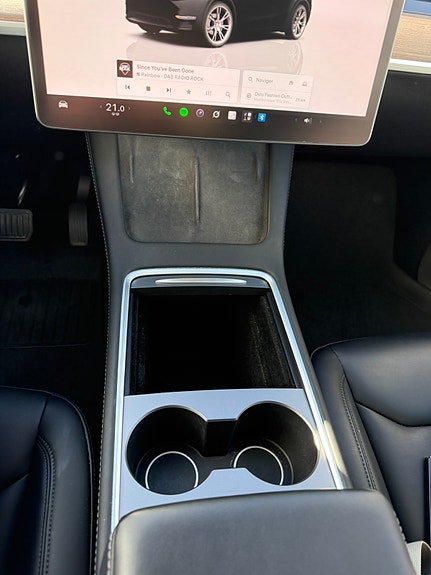 Tesla Model Y 25 of 30