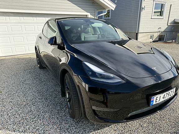 Tesla Model Y 2 of 30