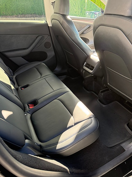 Tesla Model Y 28 of 30