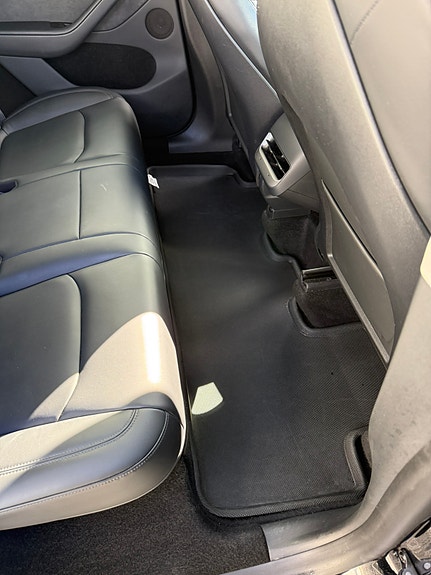 Tesla Model Y 27 of 30