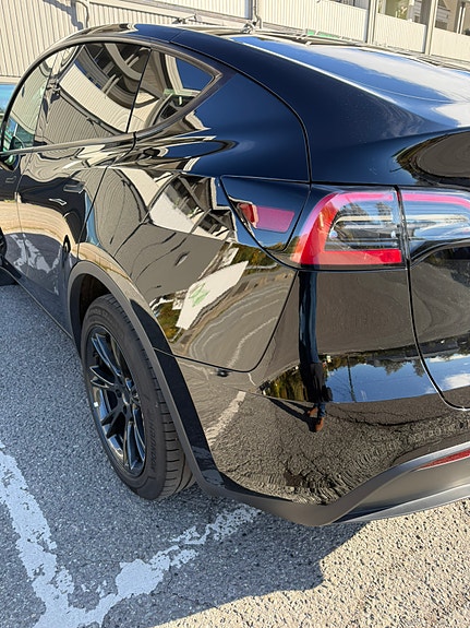 Tesla Model Y 6 of 30