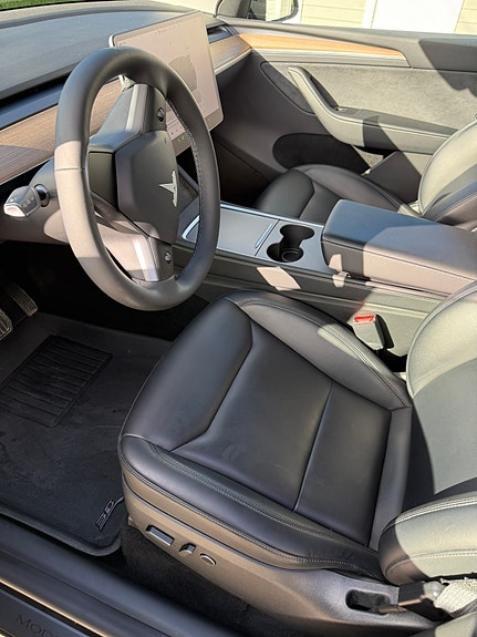 Tesla Model Y 13 of 30