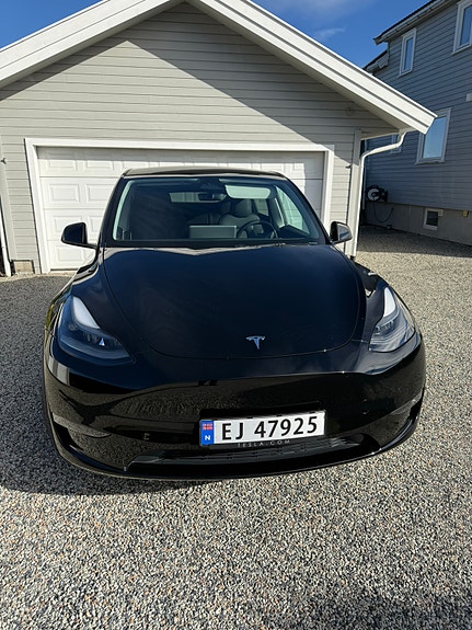 Tesla Model Y 12 of 30