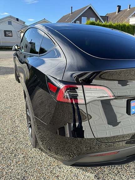 Tesla Model Y 20 of 30