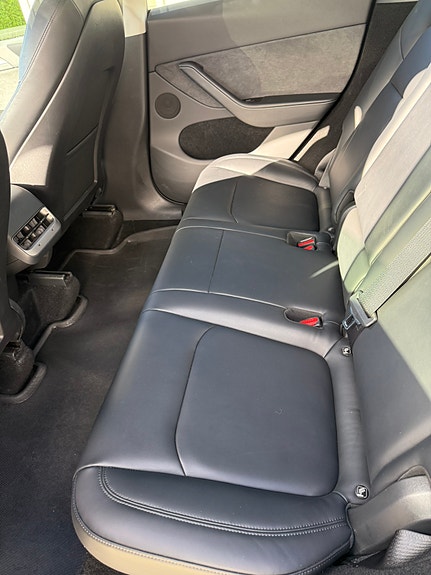 Tesla Model Y 16 of 30