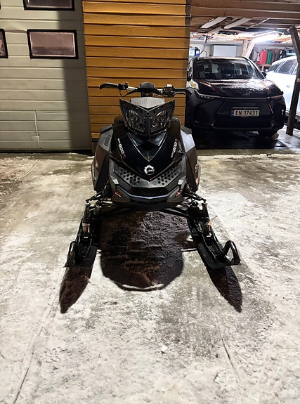 Ski-doo MXZ 3 of 9