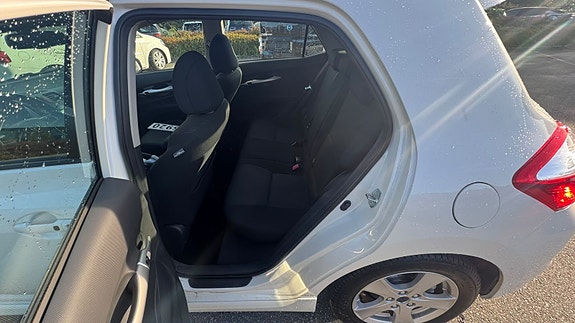 Toyota Auris 19 of 29