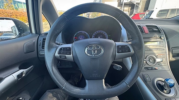 Toyota Auris 12 of 29