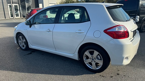 Toyota Auris 4 of 29