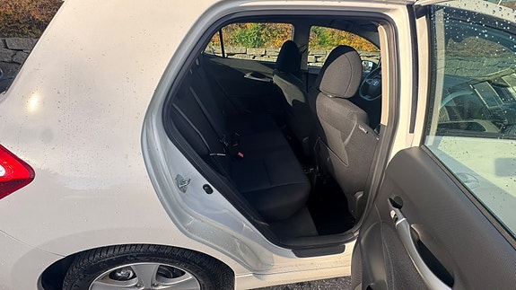 Toyota Auris 18 of 29