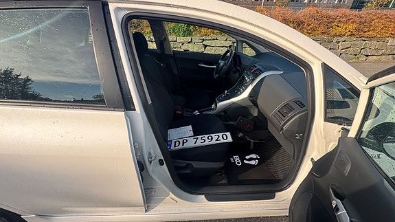 Toyota Auris 17 of 29