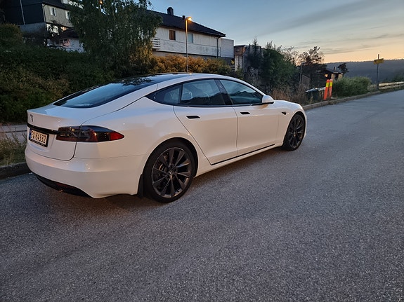 Tesla Model S 4 of 26