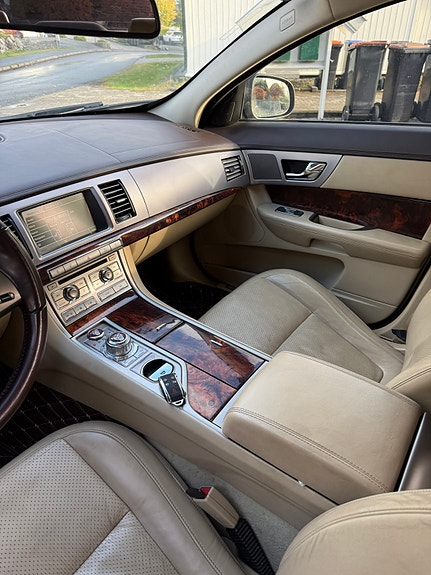 Jaguar XF 24 of 30
