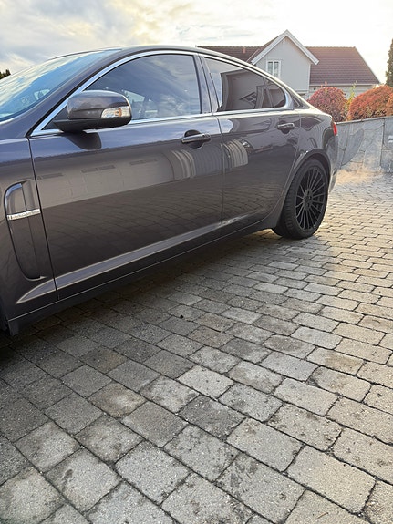 Jaguar XF 17 of 30