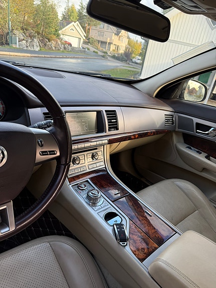 Jaguar XF 23 of 30