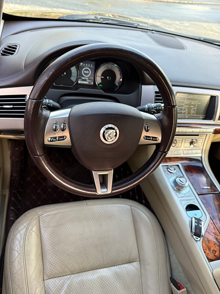 Jaguar XF 22 of 30
