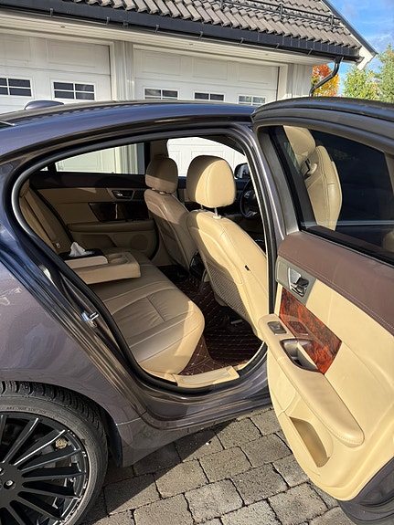 Jaguar XF 30 of 30