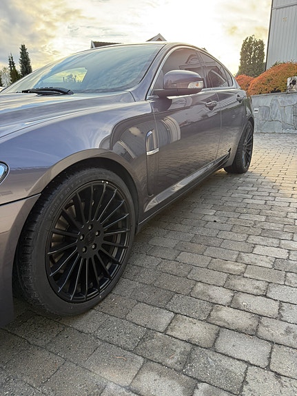 Jaguar XF 16 of 30