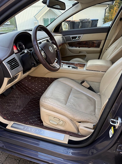 Jaguar XF 20 of 30