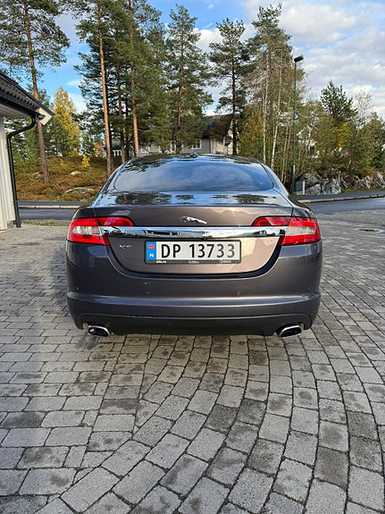 Jaguar XF 8 of 30