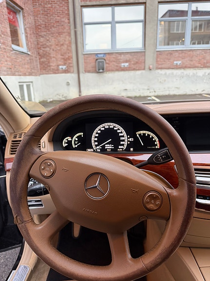 Mercedes-Benz S320 10 of 25