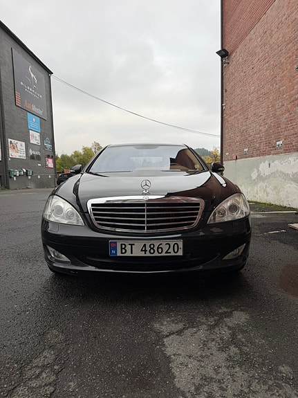 Mercedes-Benz S320 3 of 25