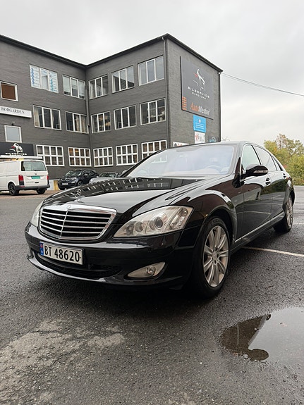 Mercedes-Benz S320 2 of 25
