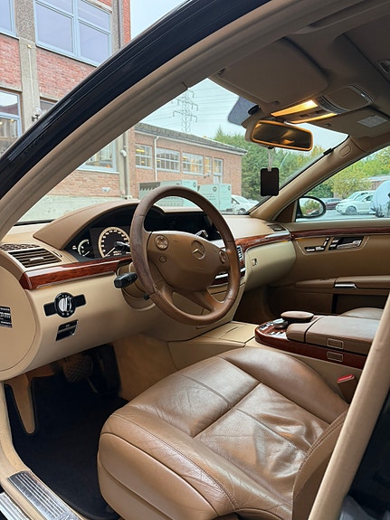 Mercedes-Benz S320 9 of 25