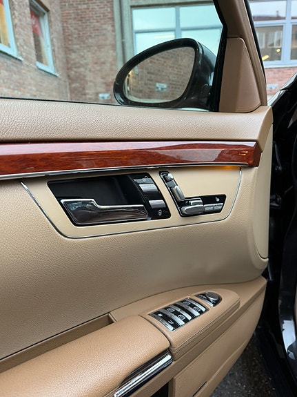 Mercedes-Benz S320 16 of 25
