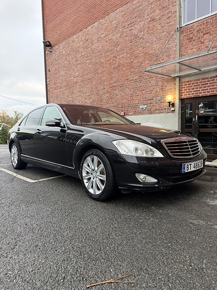 Mercedes-Benz S320 4 of 25
