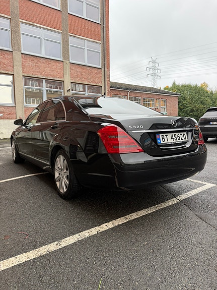 Mercedes-Benz S320 7 of 25
