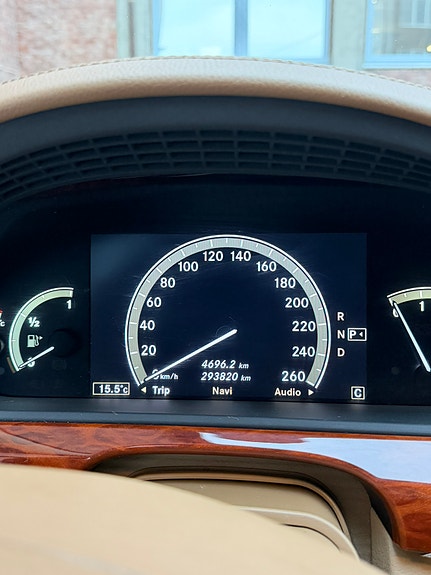 Mercedes-Benz S320 11 of 25