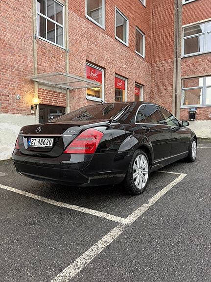 Mercedes-Benz S320 5 of 25