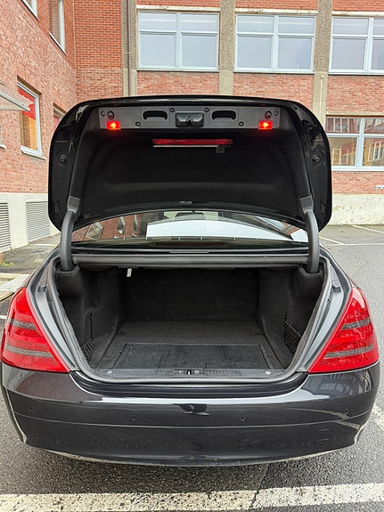 Mercedes-Benz S320 22 of 25