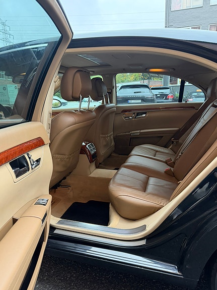 Mercedes-Benz S320 17 of 25