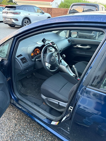 Toyota Auris 7 of 10