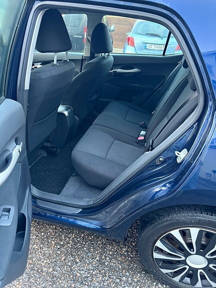 Toyota Auris 8 of 10