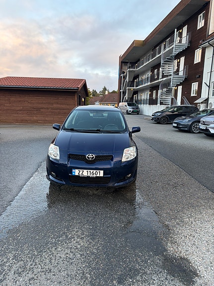 Toyota Auris 2 of 10