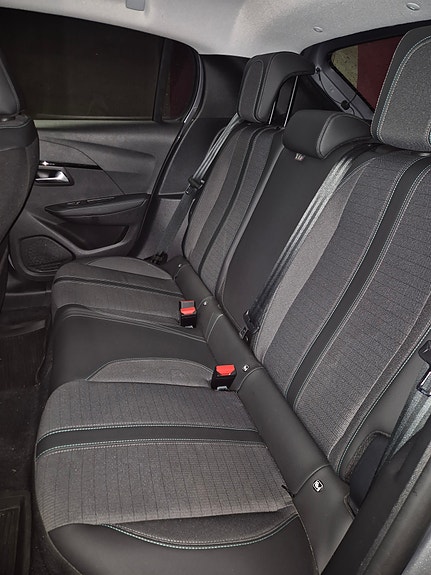 Peugeot 208 7 of 16