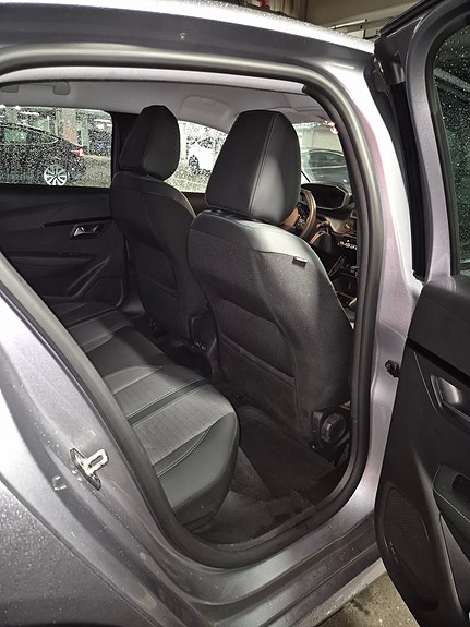 Peugeot 208 8 of 16