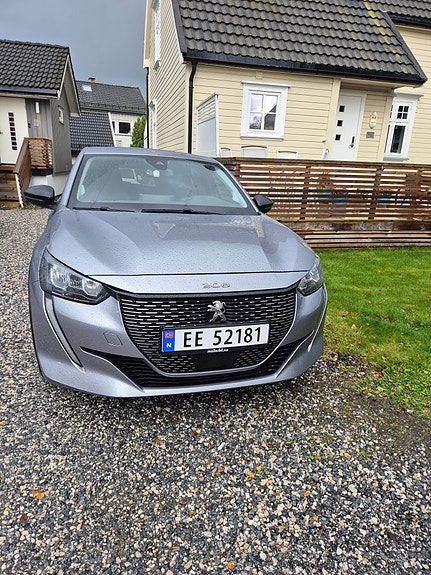 Peugeot 208 2 of 16