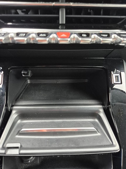 Peugeot 208 14 of 16