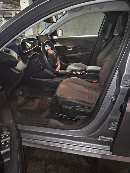 Peugeot 208 6 of 16