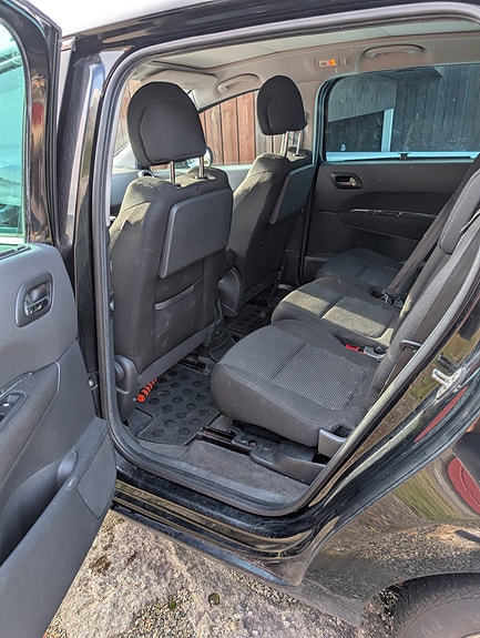 Peugeot 5008 4 of 11