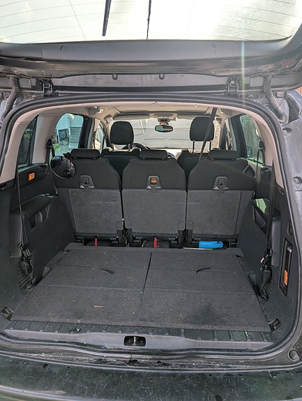 Peugeot 5008 2 of 11