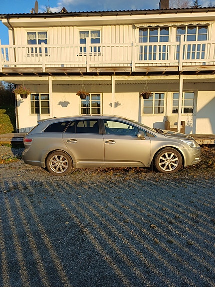 Toyota Avensis 2 of 14