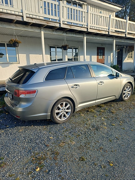 Toyota Avensis 8 of 14
